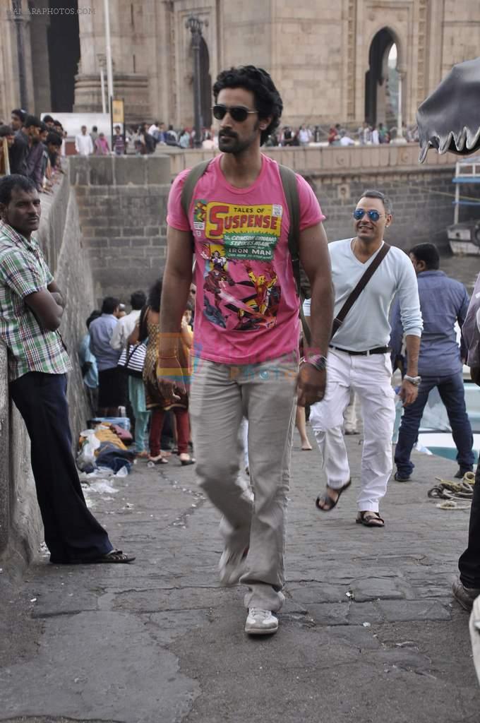 Kunal Kapoor snapped at Gateway of India, Mumbai on 10th Jan 2014