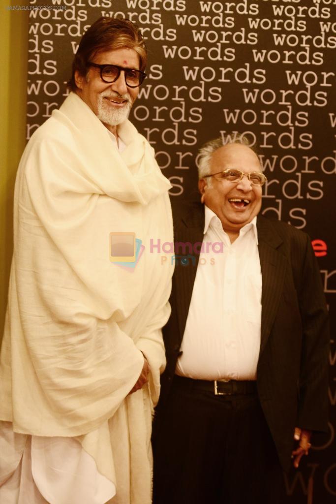 Amitabh Bachchan when Mr. Mohit Kamboj felicitated Shri Amitabhji with _Bullion Gold Star of the Century Award_�.