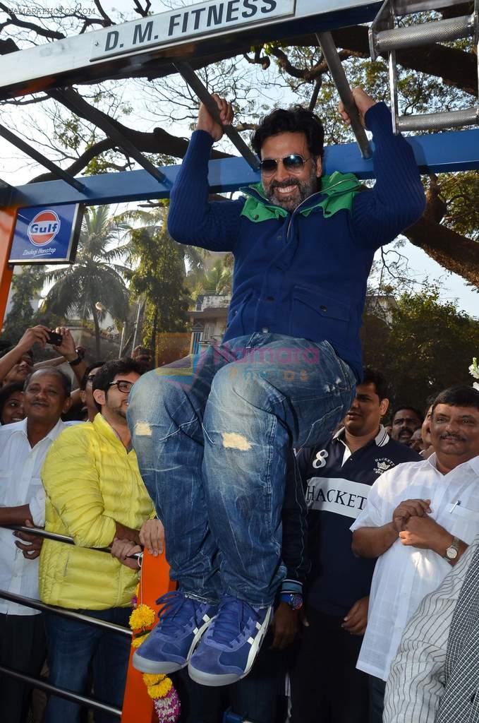 Akshay Kumar at the launch of DM fitness in Worli, Mumbai on 11th Jan 2014