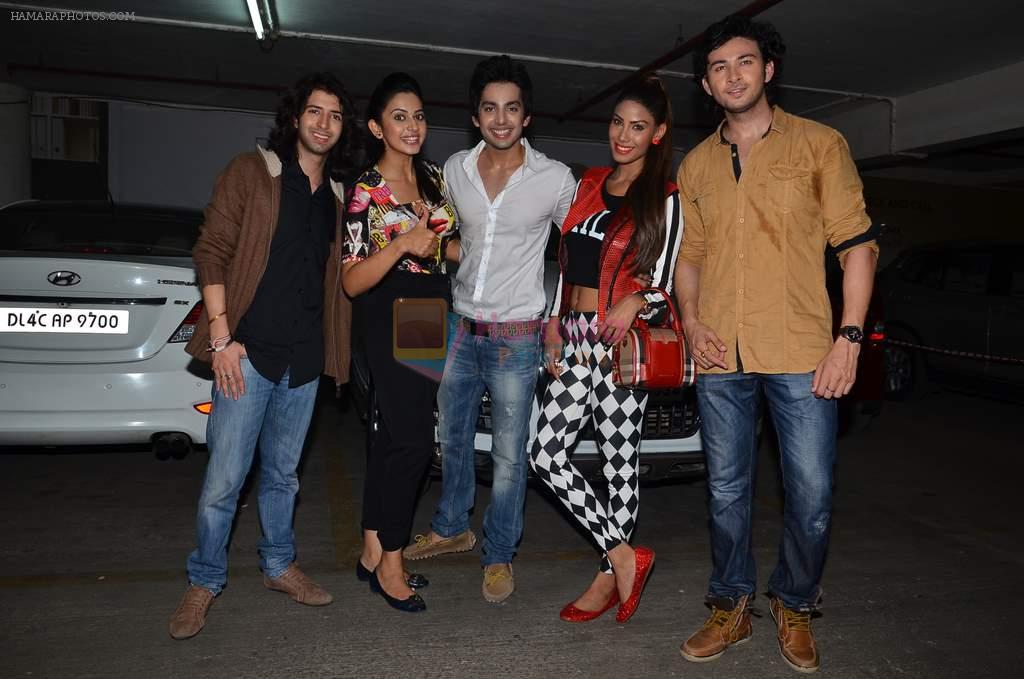 Shreyas Pardiwalla, Himansh Kohli, Rakul Preet, Dev Sharma, Nicole Faria at Baqar's spinnathon in Phoenix Mill, Mumbai on 12th Jan 2014