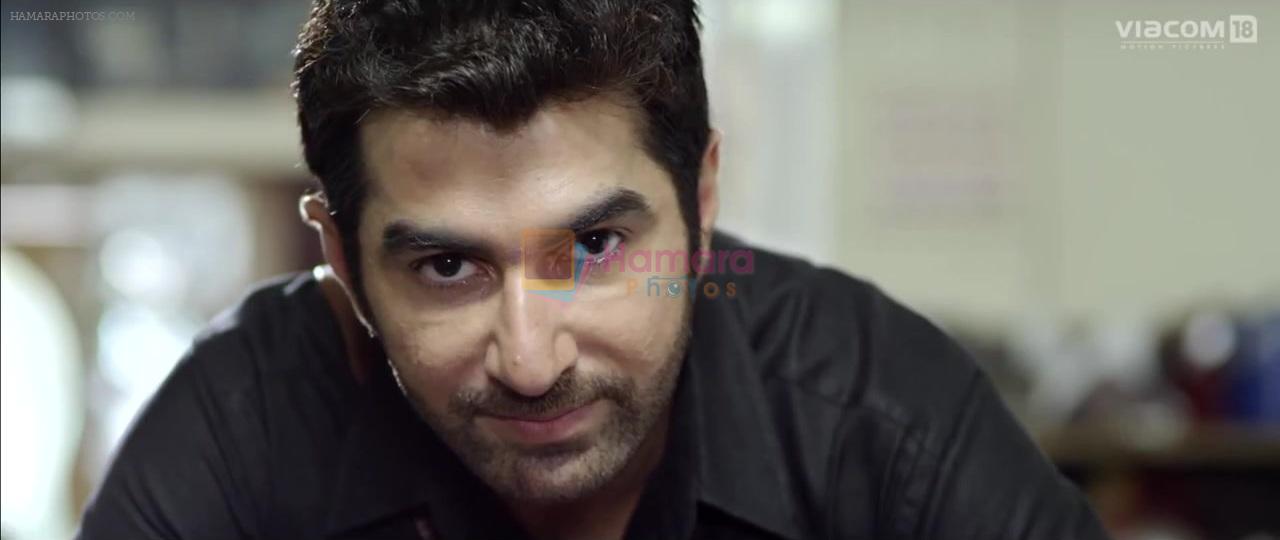 Jeet in still from movie The Royal Bengal Tiger