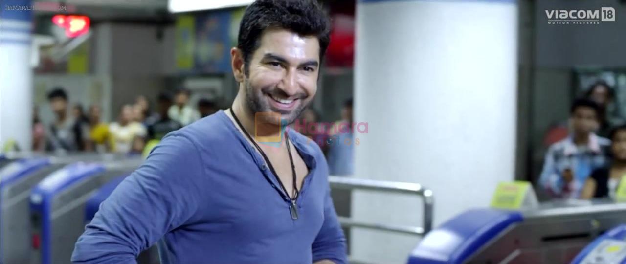 Jeet in still from movie The Royal Bengal Tiger