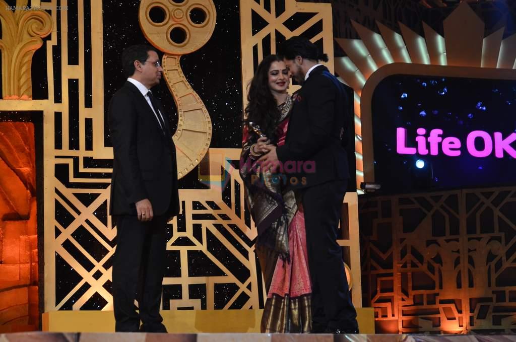 Shahrukh Khan, Rekha at 20th Annual Life OK Screen Awards in Mumbai on 14th Jan 2014
