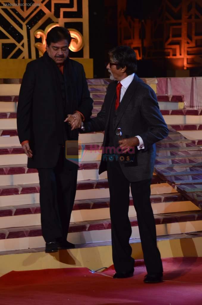 Amitabh Bachchan, Shatrughan Sinha at 20th Annual Life OK Screen Awards in Mumbai on 14th Jan 2014