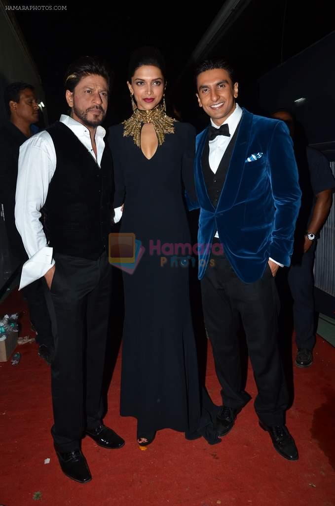 Shahrukh Khan, Deepika Padukone, Ranveer Singh at 20th Annual Life OK Screen Awards in Mumbai on 14th Jan 2014