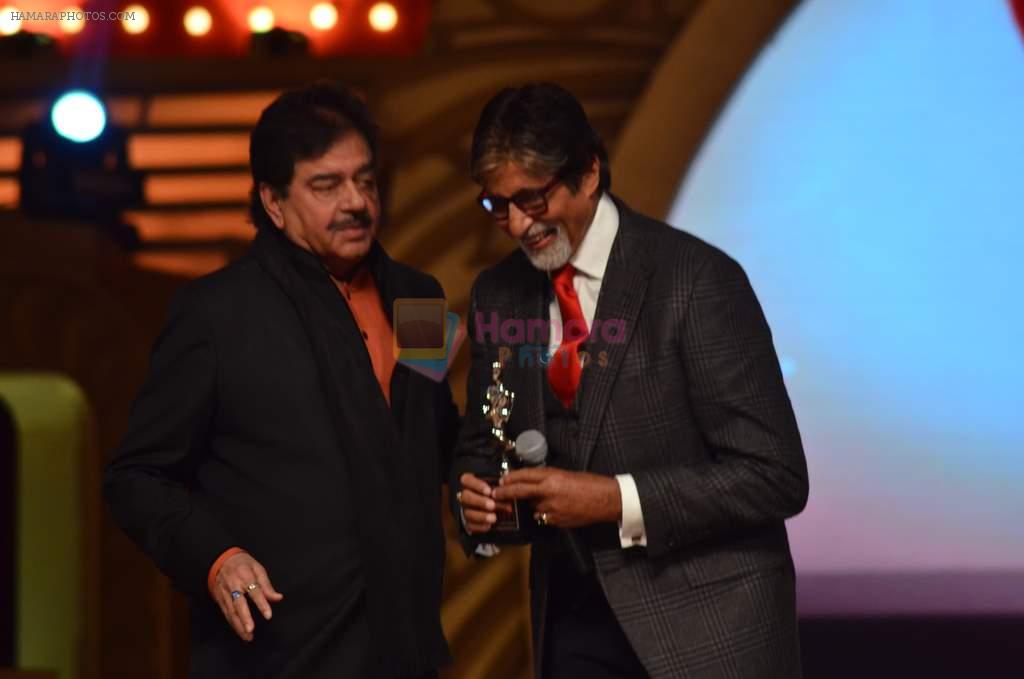 Amitabh Bachchan, Shatrughan Sinha at 20th Annual Life OK Screen Awards in Mumbai on 14th Jan 2014