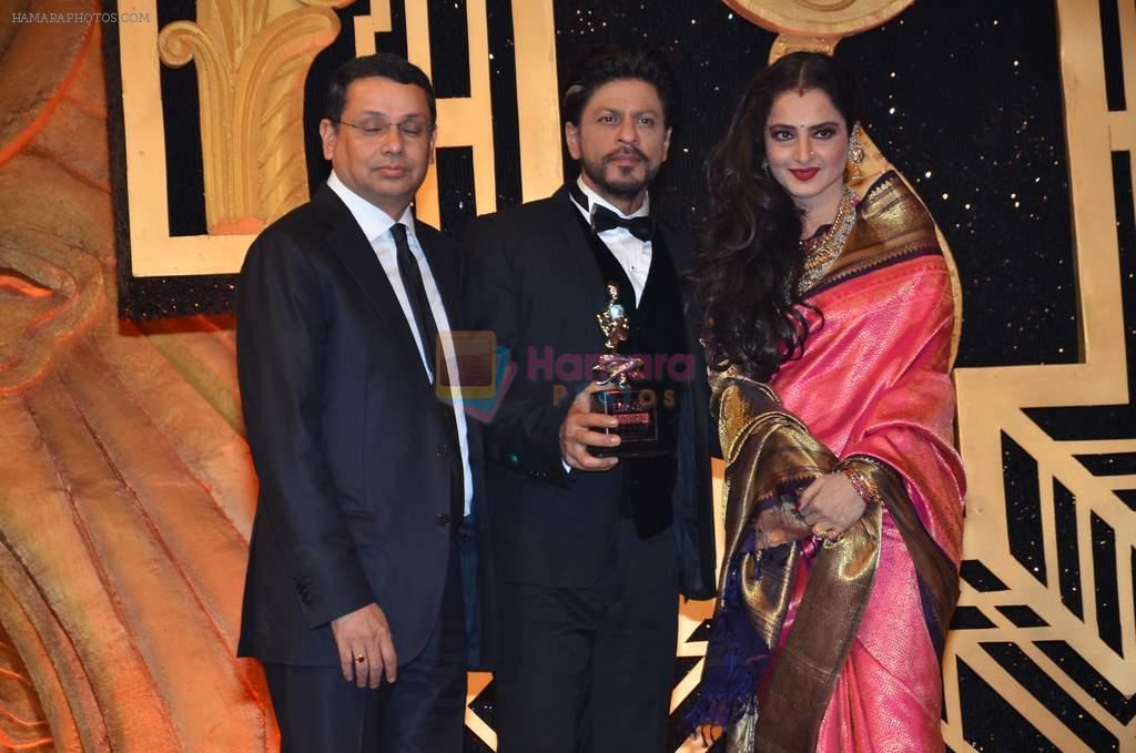 Shahrukh Khan, Rekha at 20th Annual Life OK Screen Awards in Mumbai on 14th Jan 2014