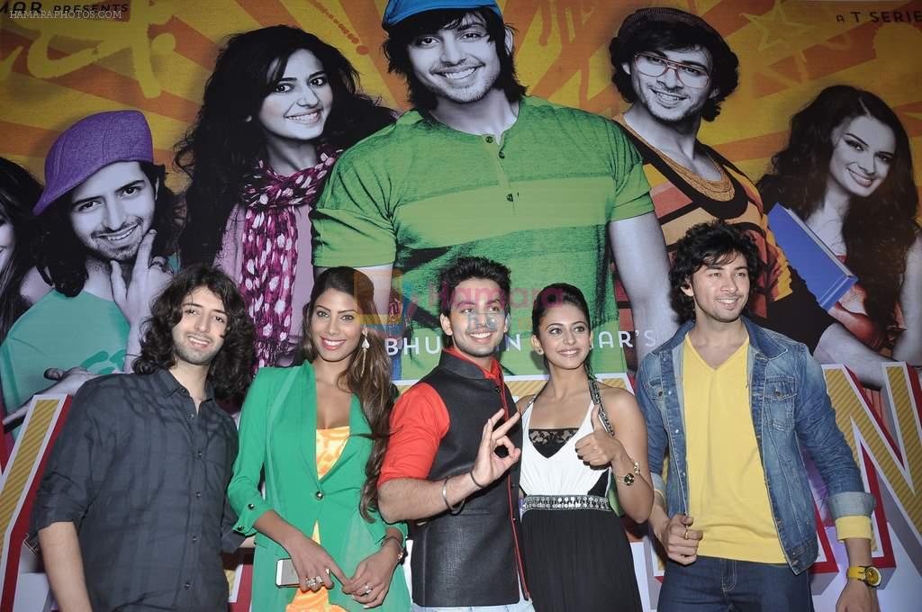 Shreyas Pardiwalla, Himansh Kohli, Rakul Preet, Dev Sharma, Nicole Faria at Yaariyan success party in Mumbai on 15th Jan 2014