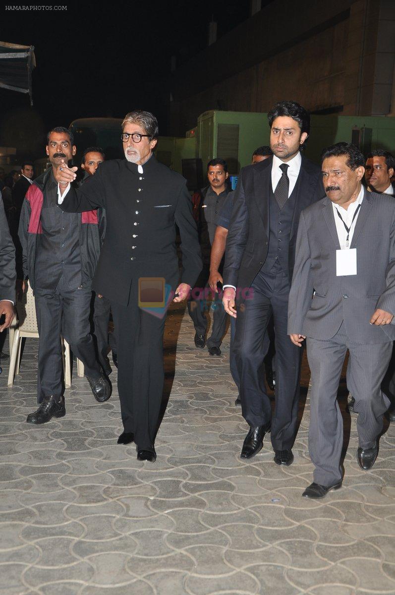 Amitabh bachchan, Abhishek Bachchan at The Renault Star Guild Awards Ceremony in NSCI, Mumbai on 16th Jan 2014