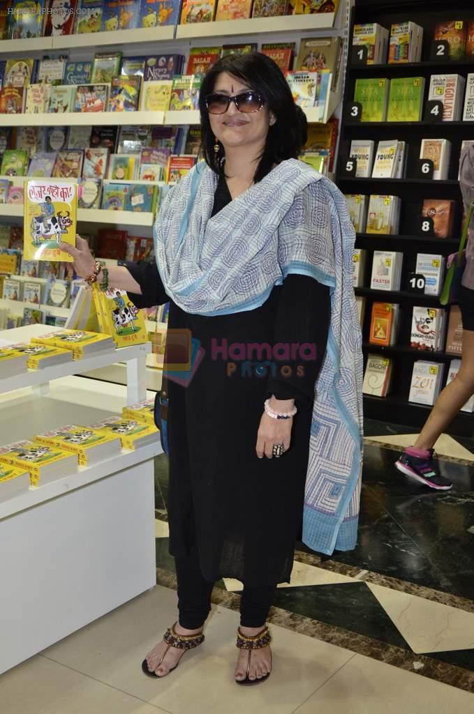 Sarika at What a loser book launch by Pankaj Dubey in Landmark, Mumbai on 16th Jan 2014