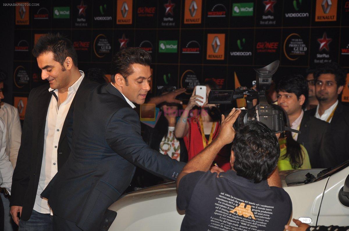 Salman Khan, Arbaaz Khan at The Renault Star Guild Awards Ceremony in NSCI, Mumbai on 16th Jan 2014