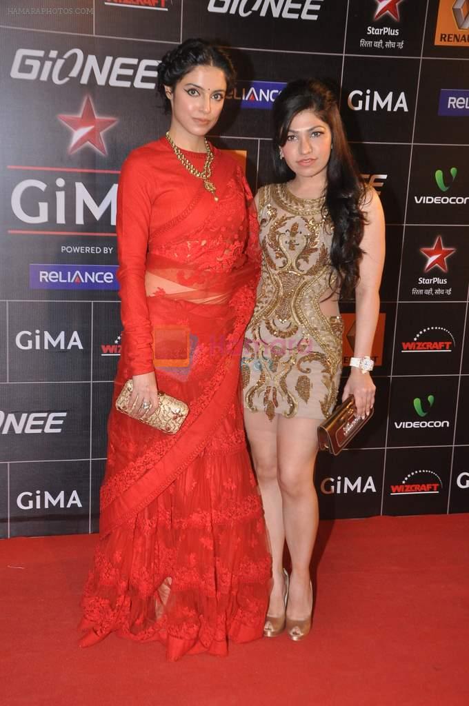 Divya Kumar, Tulsi Kumar at 4th Gionne Star Global Indian Music Academy Awards in NSCI, Mumbai on 20th Jan 2014