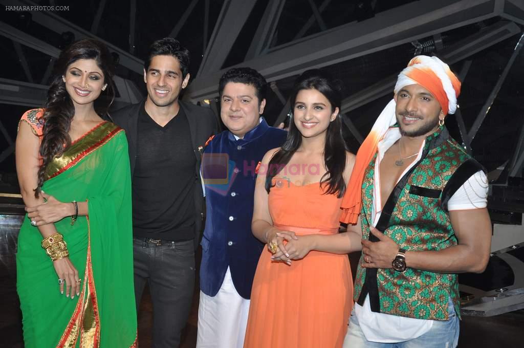 Parineeti Chopra, Sidharth Malhotra, Sajid Khan, Shilpa Shetty, Terence Lewis on the sets of Nach Baliye 6 in Filmistan on 21st Jan 2014