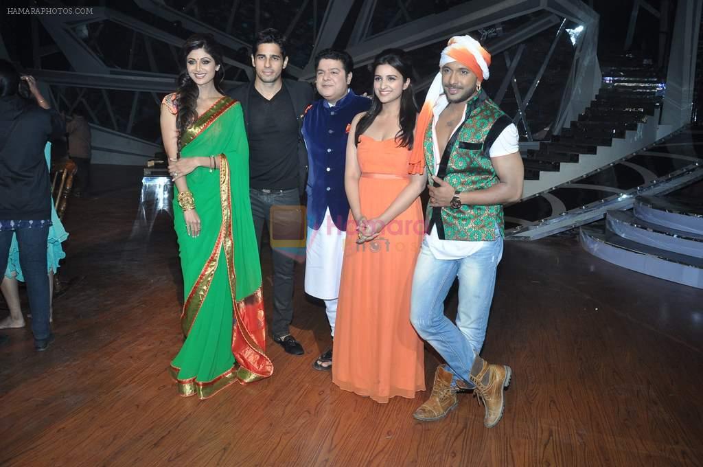 Parineeti Chopra, Sidharth Malhotra, Sajid Khan, Shilpa Shetty, Terence Lewis on the sets of Nach Baliye 6 in Filmistan on 21st Jan 2