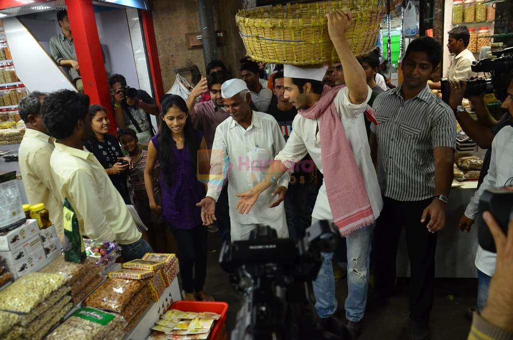 Varun Dhawan snapped shooting in Mumbai Vegetable Market in Mumbai on 21st Jan 2014