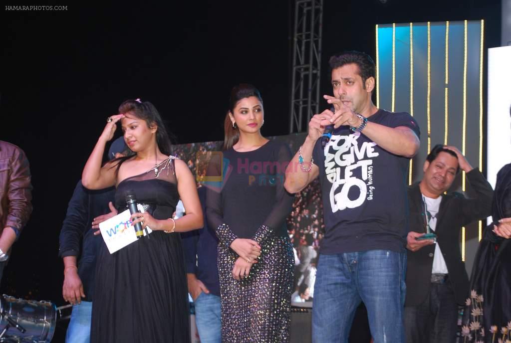 Salman Khan, Daisy Shah at worli fest in Mumbai on 24th Jan 2014
