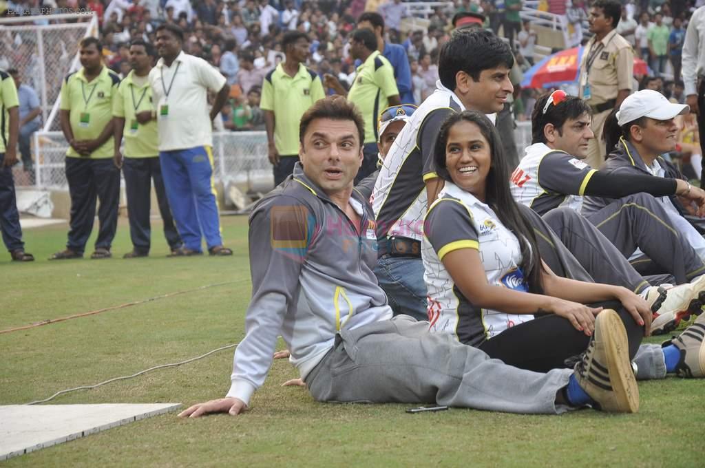 Sohail Khan, Arpita Khan at CCL match in D Y Patil, Mumbai on 25th Jan 2014