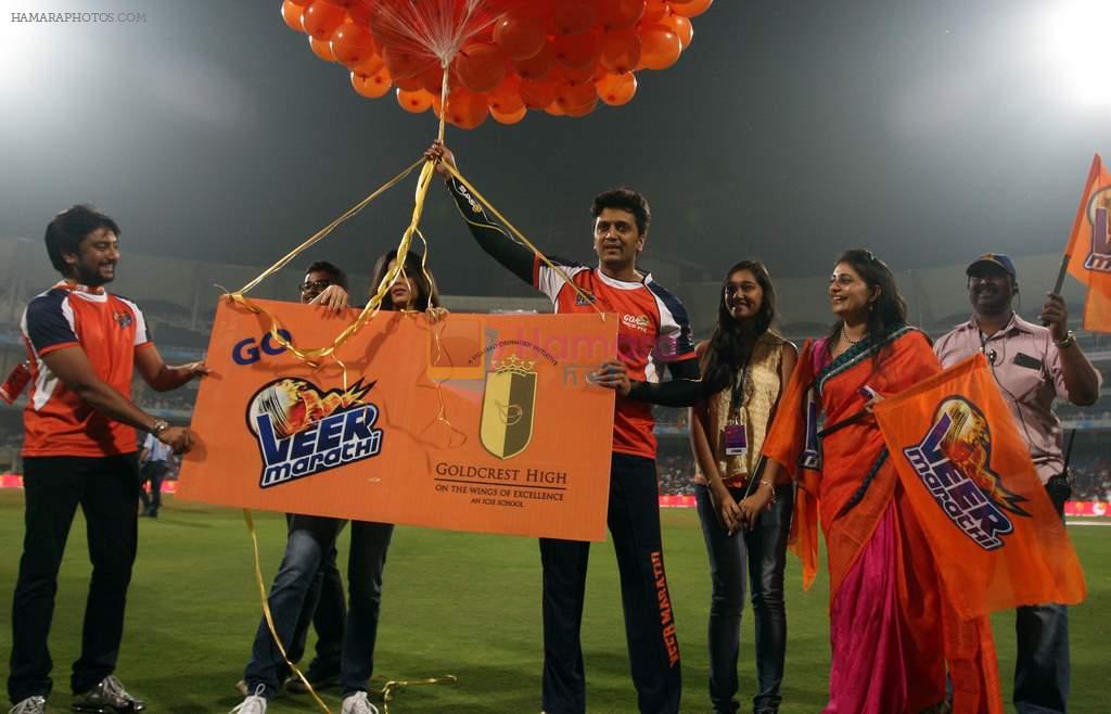 Genelia and Ritesh at CCL 4 Veer Marathi Vs Bhojpuri Dabanggs Match in Mumbai on 25th Jan
