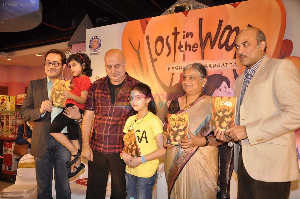 Anupam Kher, Sudha Murthy at launch of book Lost in the Woods in Hamleys, Mumbai on 27th Jan 2014