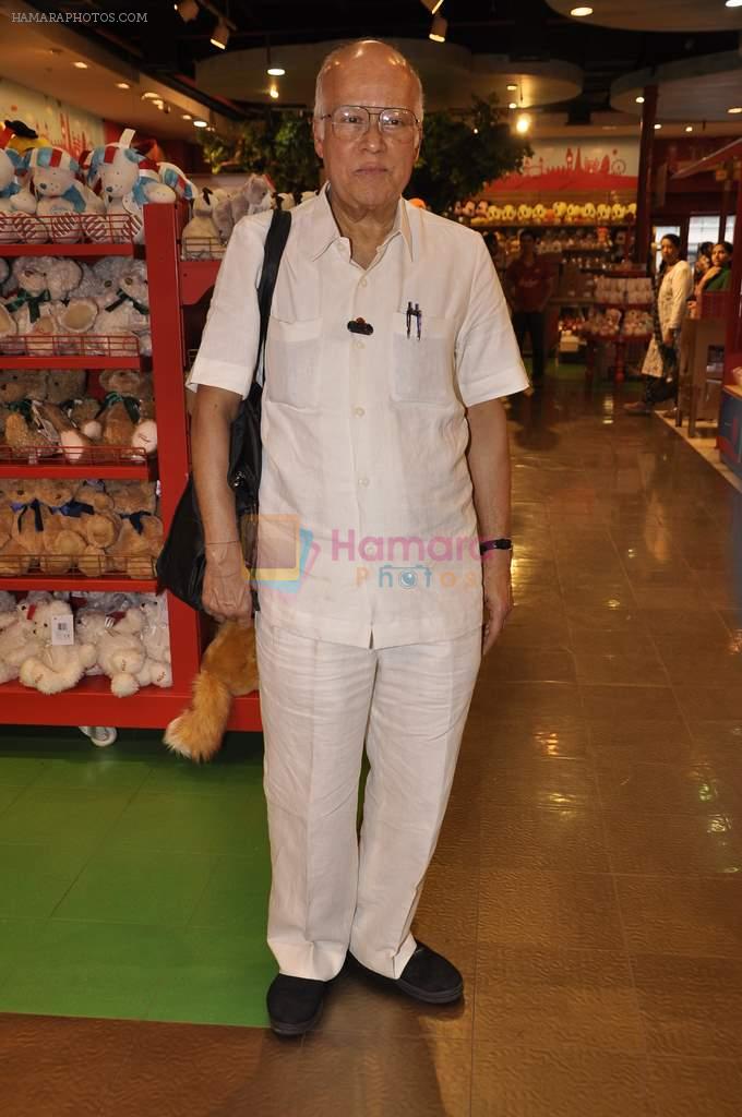 at launch of book Lost in the Woods in Hamleys, Mumbai on 27th Jan 2014