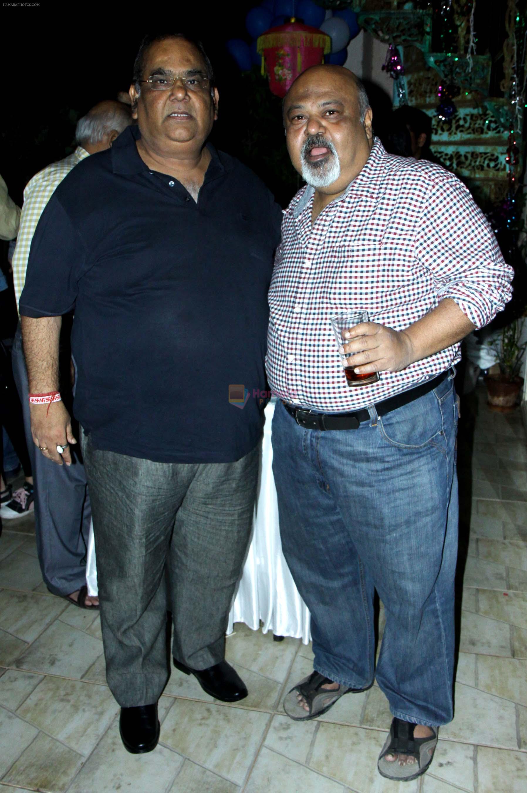 satish kaushik & saurabh shukla at a surprise birthday party for Sudhir Mishra by Rahul Bhat in Mumbai on 22nd Jan 2014