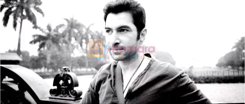 Jeet in song Bondhu from movie The Royal Bengal Tiger