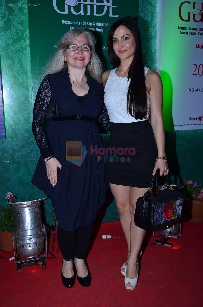 Elli Avram at Times Good Food Awards red carpet in ITC, Parel, Mumbai on 30th Jan 2014