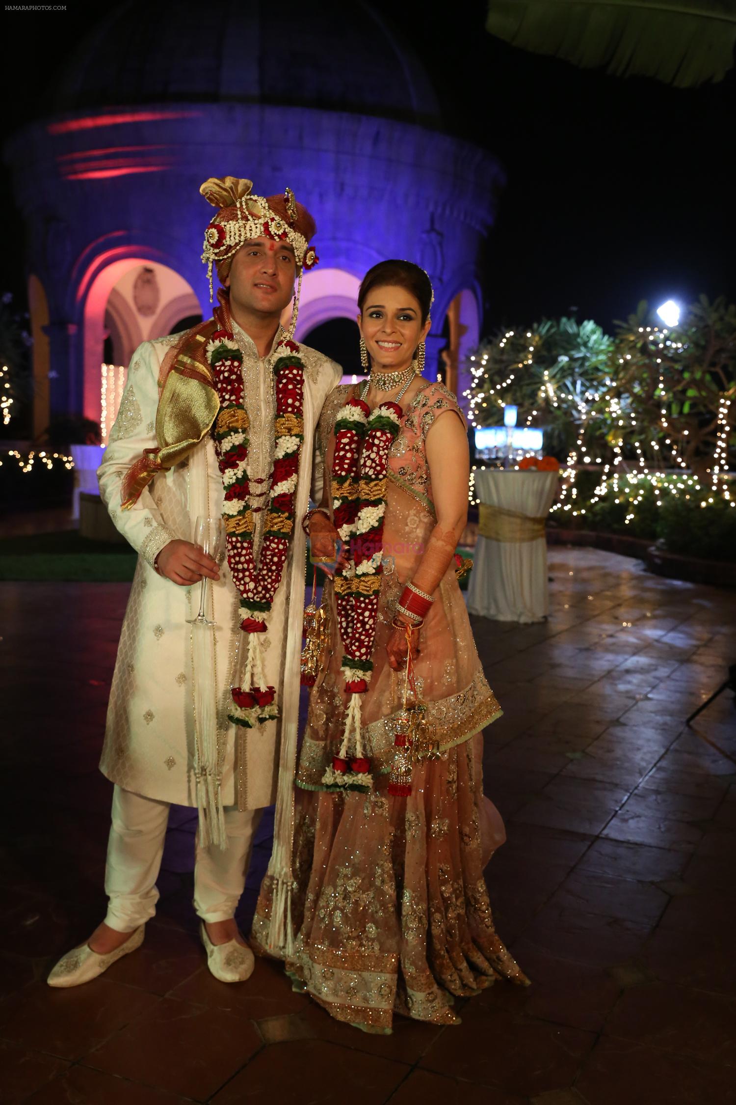 Raageshwari \u0026 Sudhanshu Swaroop at Raageshwari Loomba and Sudhanshu Swaroop  Wedding in Four Seasons on 27th Jan 2014 / Raageshwari Loomba - Bollywood  Photos, image size:1500x2250