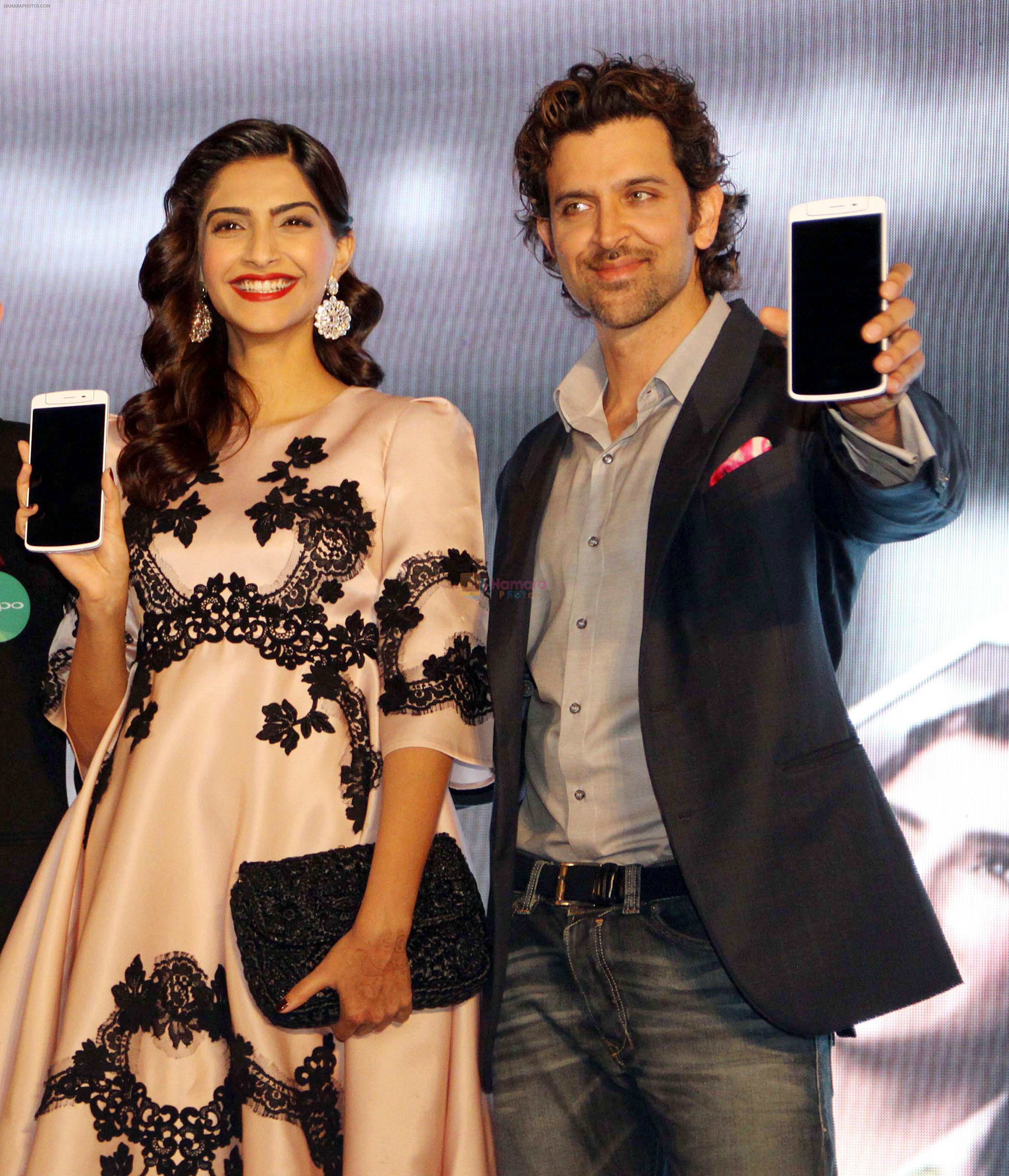 Hrithik Roshan and Sonam Kapoor launch Oppo mobiles in Mumbai on 31st Jan 2014