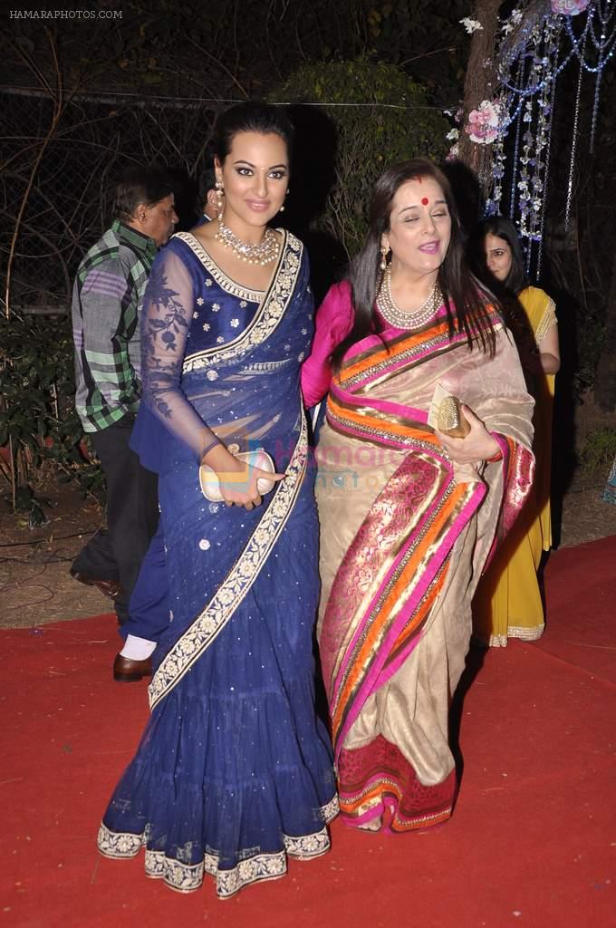 Sonakshi Sinha, Poonam Sinha at Ahana Deol's Wedding Reception in Mumbai on 2nd Feb 2014