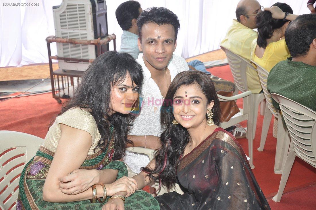 Monali Thakur, Abhijeet Sawant, Aditi Singh Sharma at Anurag Basu's Saraswati pooja in Mumbai on 4th Feb 2014