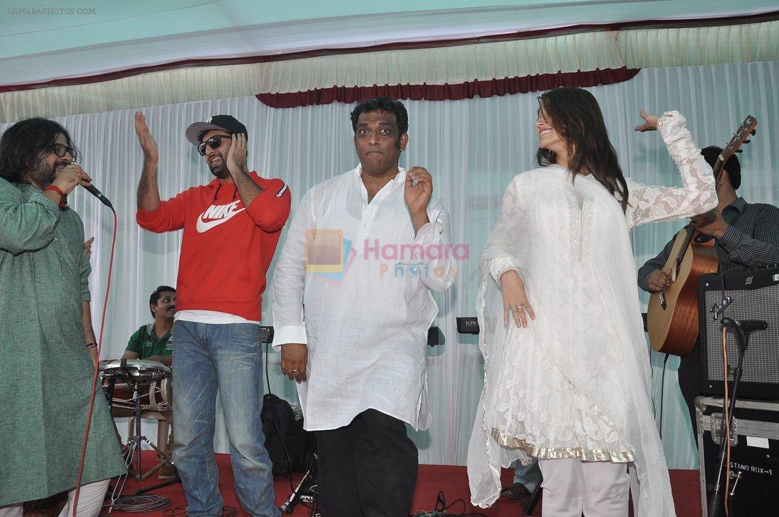 Ileana D'Cruz, Ranbir Kapoor, Anurag Basu at Anurag Basu's Saraswati pooja in Mumbai on 4th Feb 2014