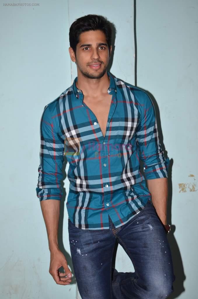 Sidharth Malhotra at Hasee Toh Phasee promotions in mehboob, Mumbai on 6th Feb 2014
