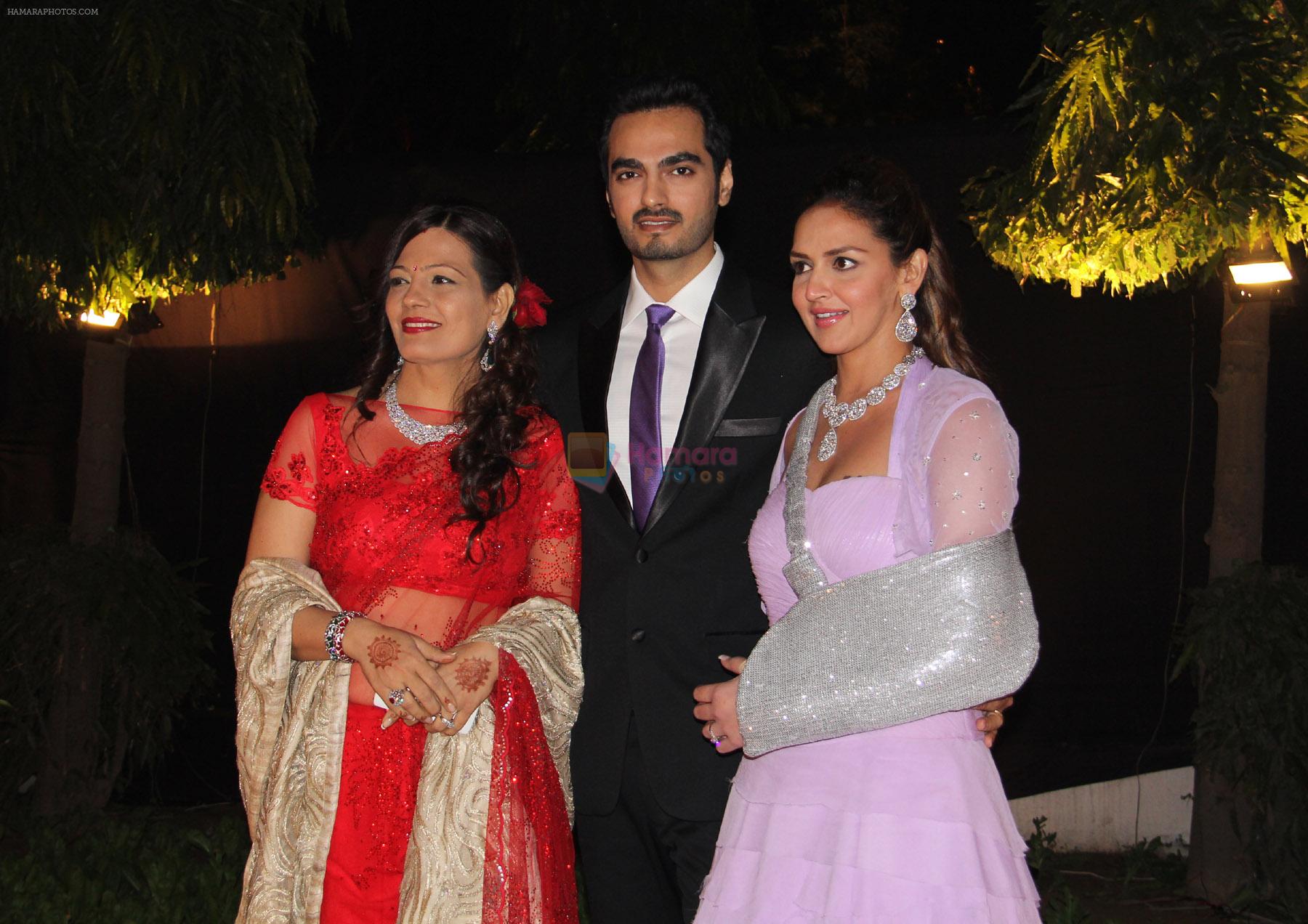 Esha Deol at Ahana Deol's wedding reception in Delhi on 5th Feb 2014