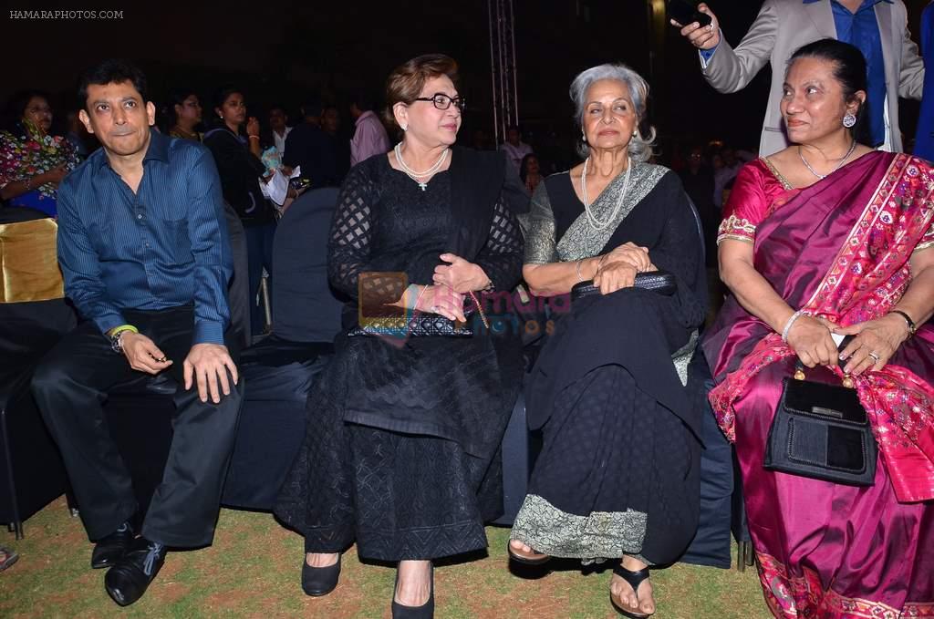 Helen, Waheeda Rehman at Manish malhotra show for save n empower the girl child cause by lilavati hospital in Mumbai on 5th Feb 2014