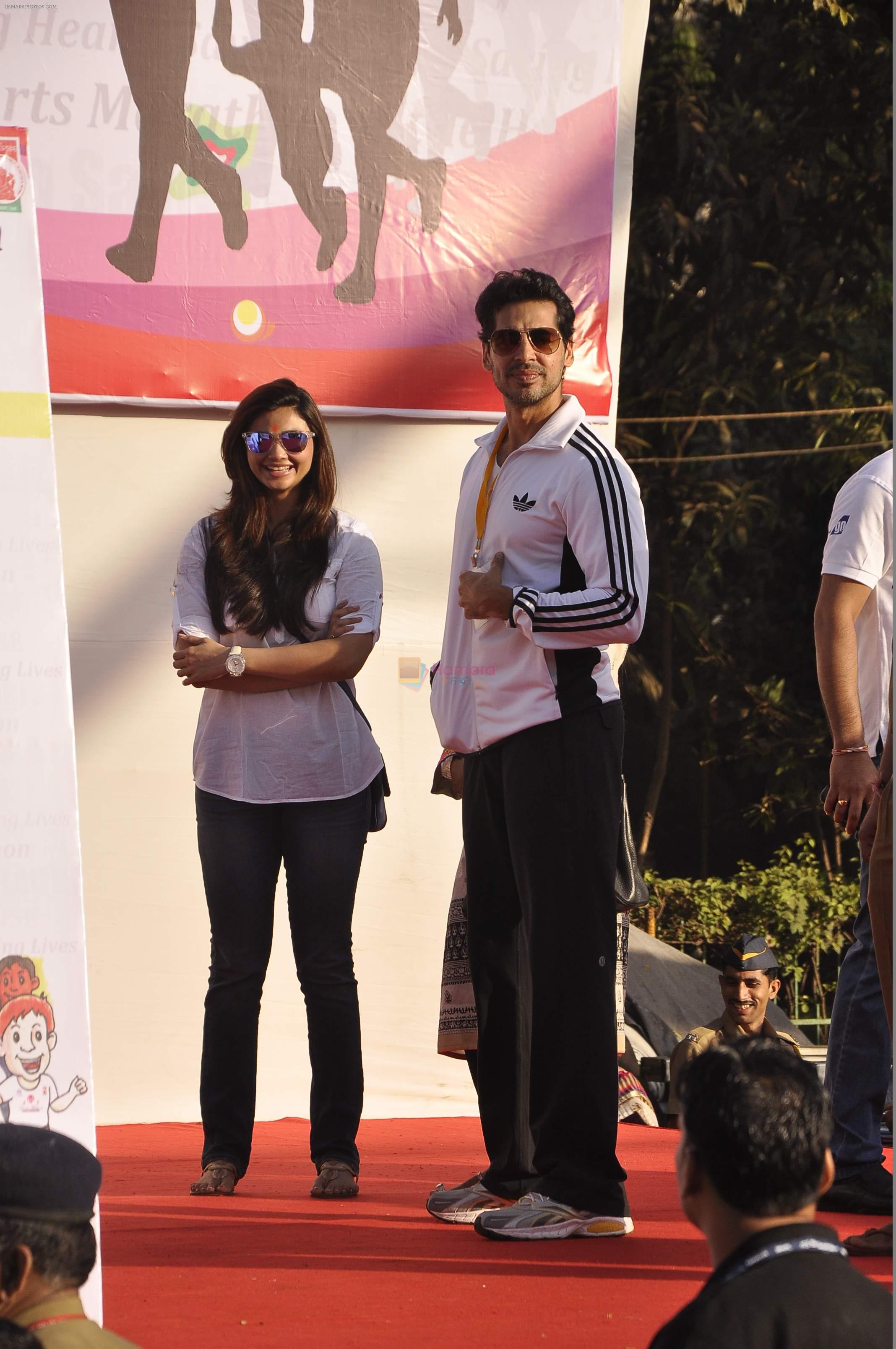 Daisy Shah, Dino Morea at First edition of little hearts marathon in Mumbai on 8th Feb 2014