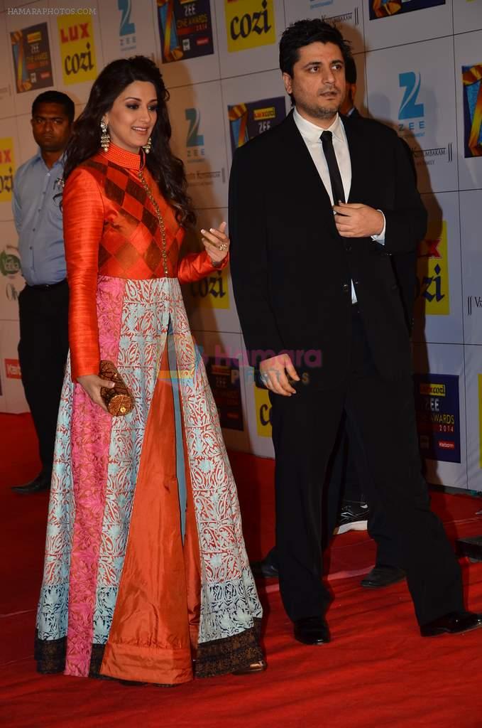 Sonali bendre, Goldie Behl at Zee Awards red carpet in Filmcity, Mumbai on 8th Feb 2014