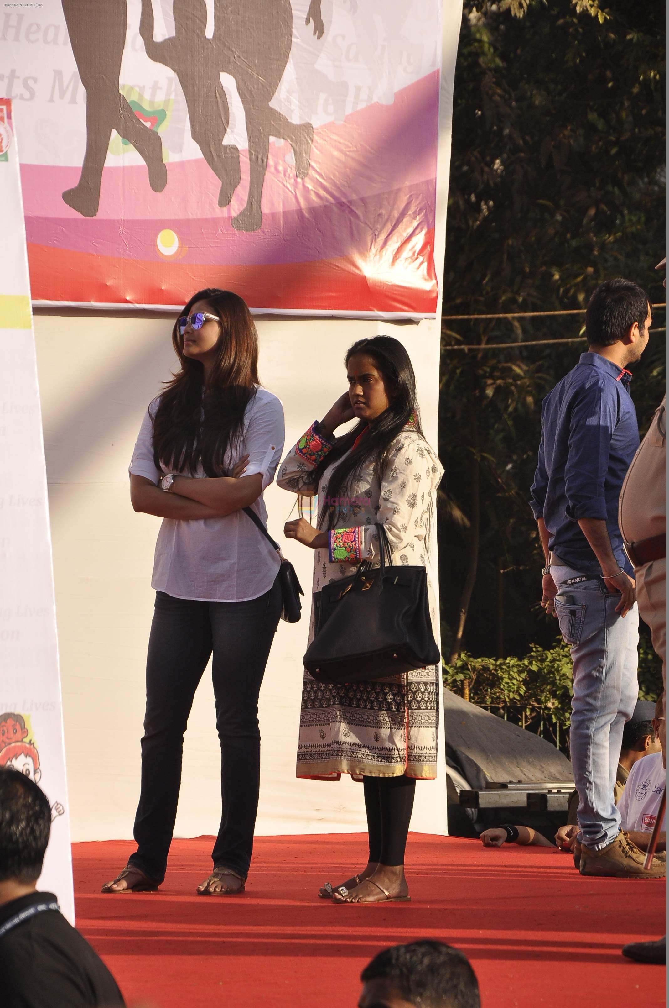 Daisy Shah, Arpita Khan at First edition of little hearts marathon in Mumbai on 8th Feb 2014