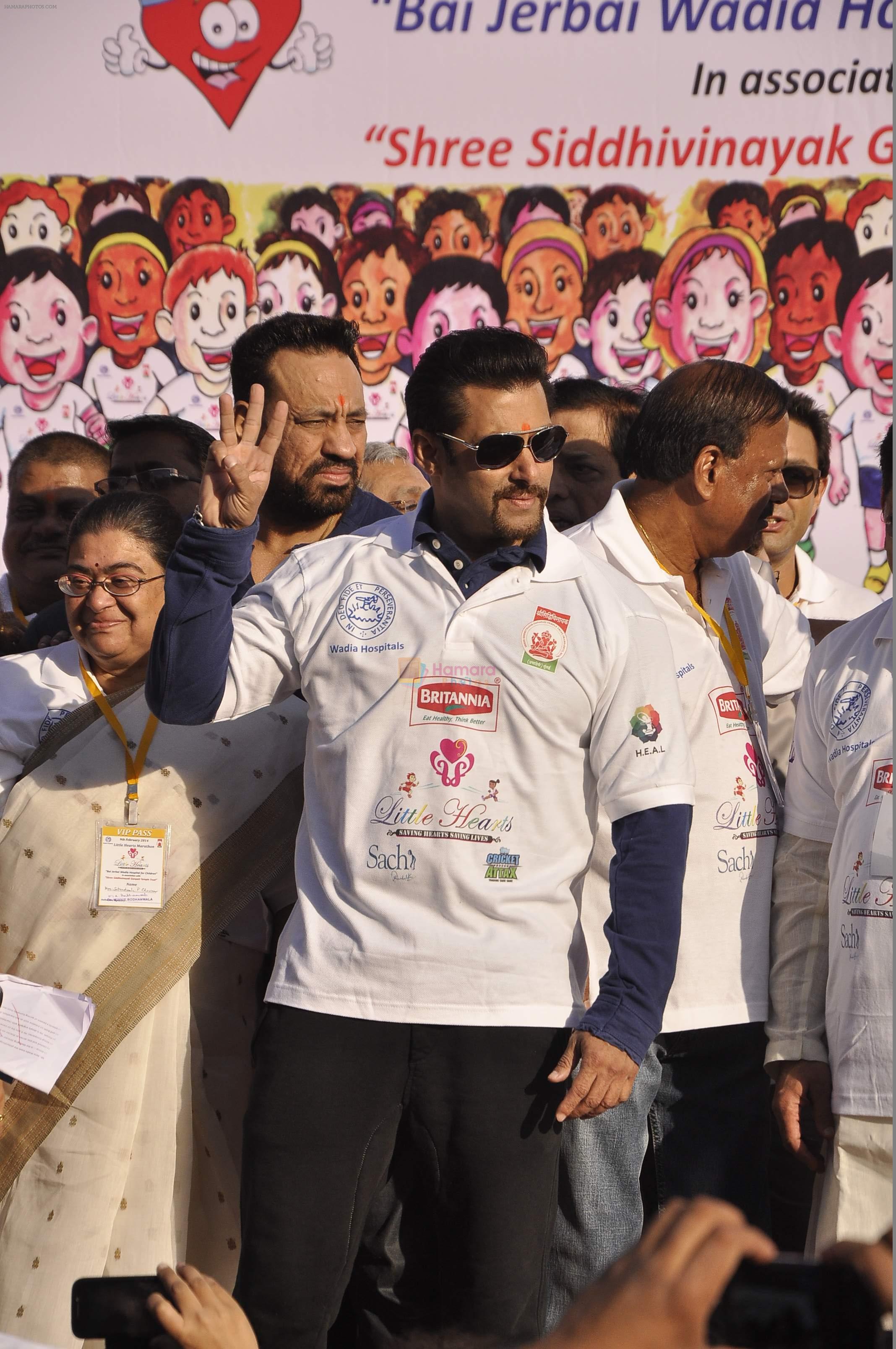 Salman Khan at First edition of little hearts marathon in Mumbai on 8th Feb 2014