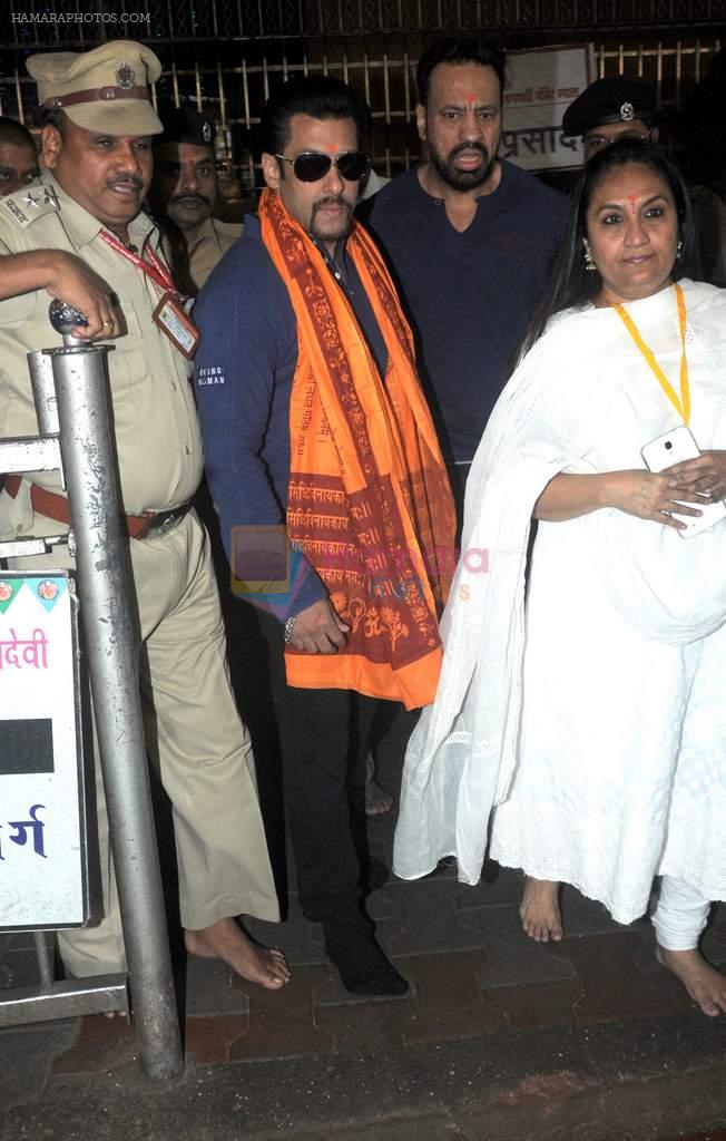 Salman Khan visit Siddhivinayak in Mumbai on 9th Feb 2014