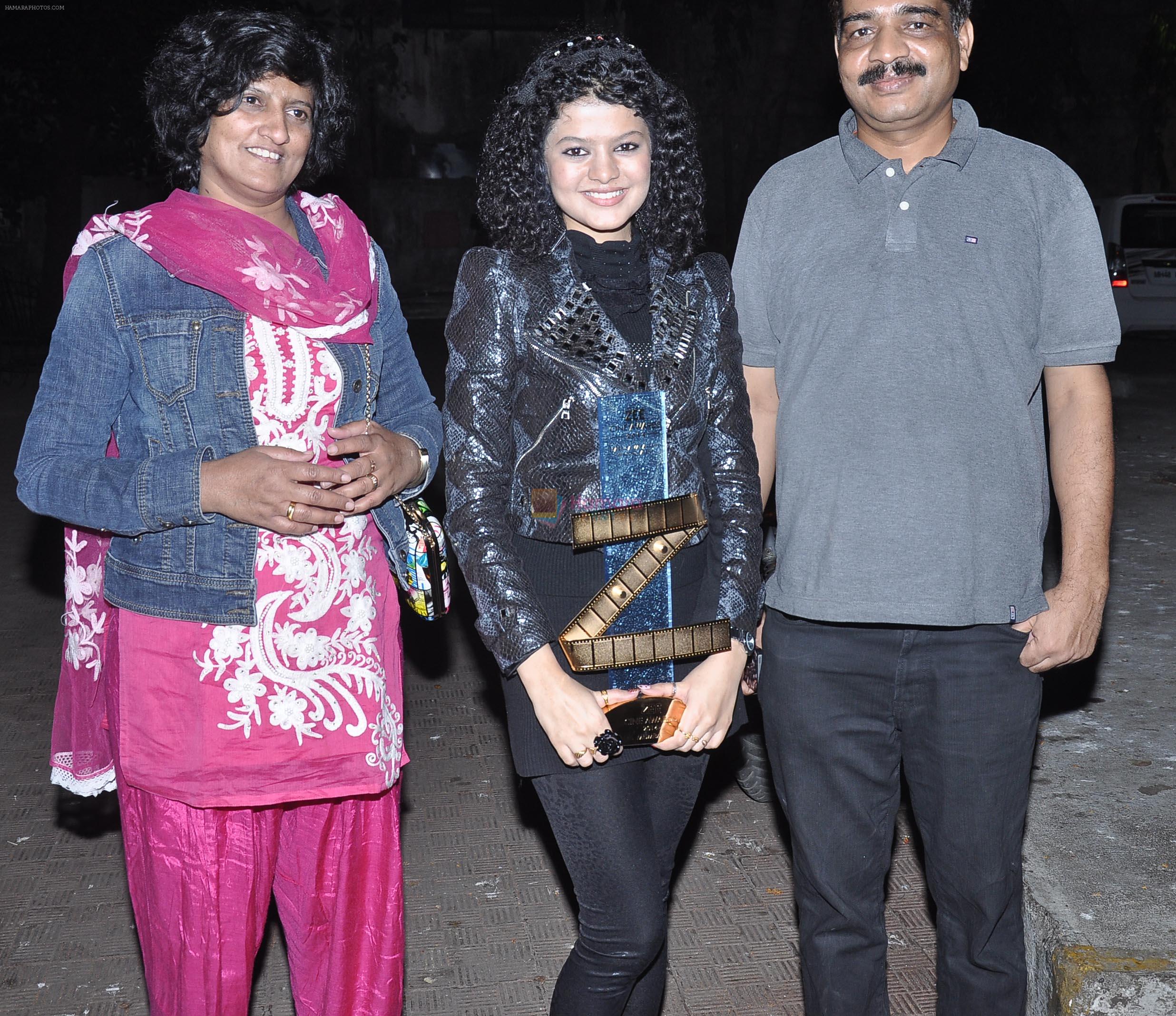Palak Muchhal received Best Singer Awards at _Zee Cine Awards 2013_ celebrating & celebrated with family where Palash