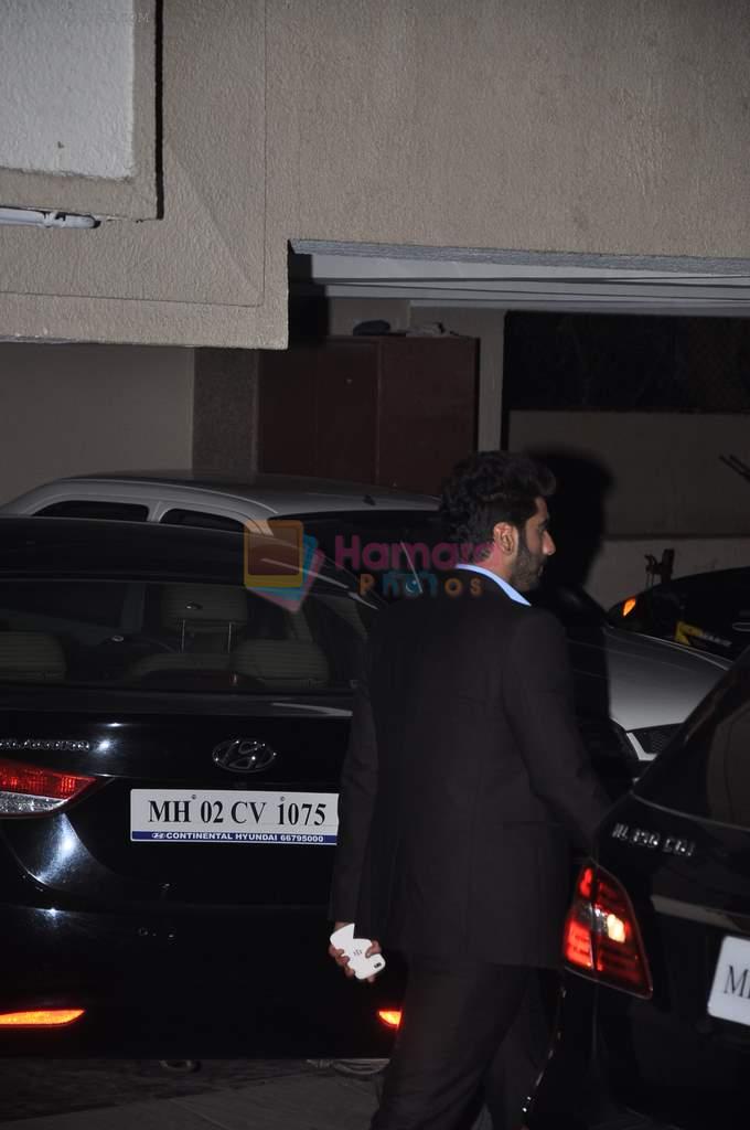 Arjun Kapoor snapped leaving Karan Johar's house in Bandra, Mumbai on 10th Feb 2014