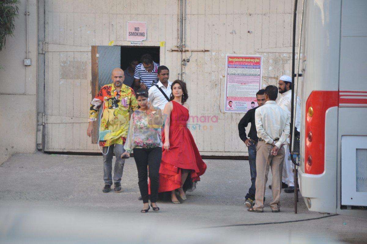 Kareena kapoor snapped on Lakme Ad Shoot in Mumbai on 11th Feb 2014