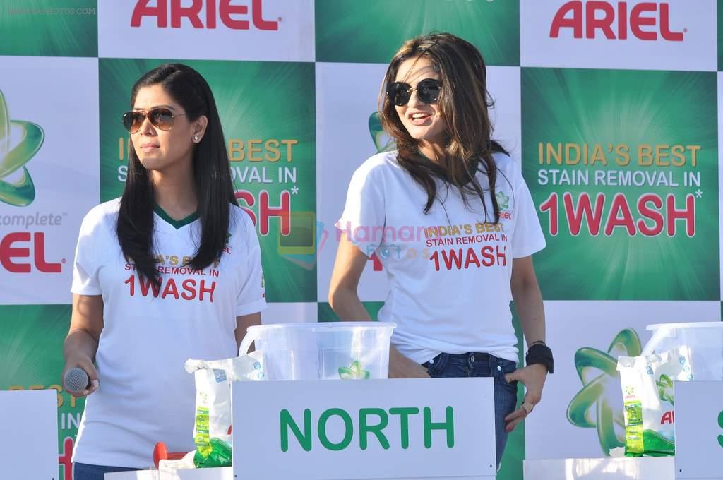 Sakshi Tanwar, Madhoo Shah at Ariel world record attempt in Andheri Sports Complex, Mumbai on 11th Feb 2014