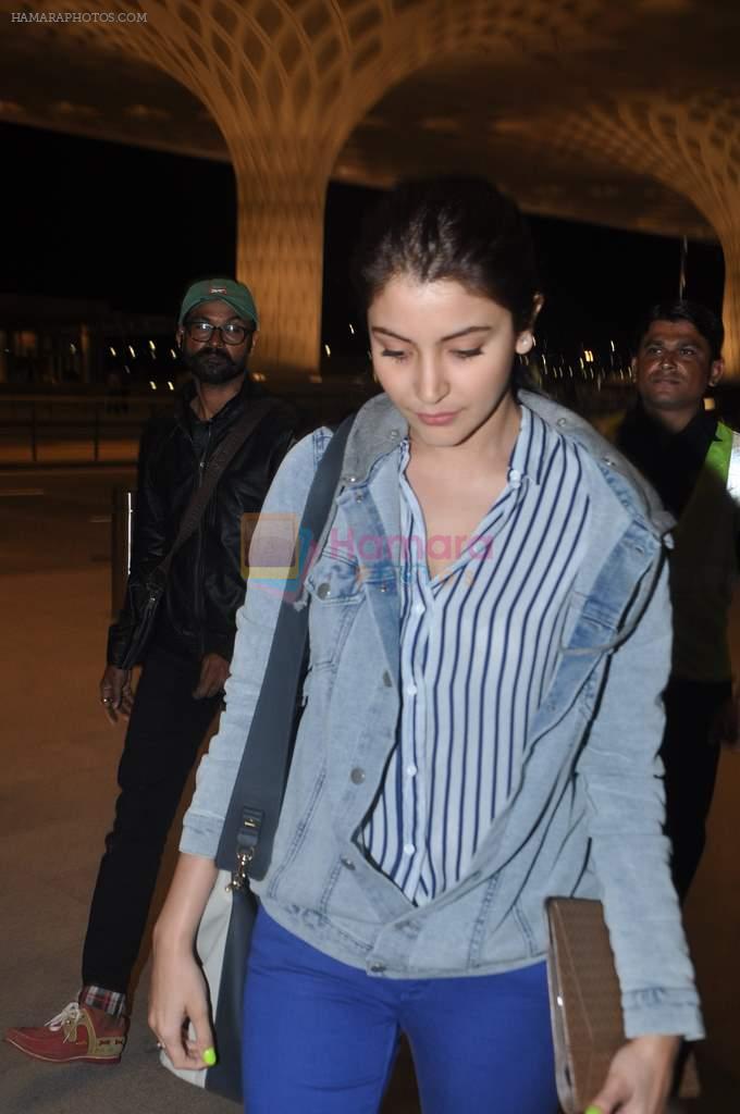 Anushka Sharma snapped at airport in Mumbai on 12th Feb 2014