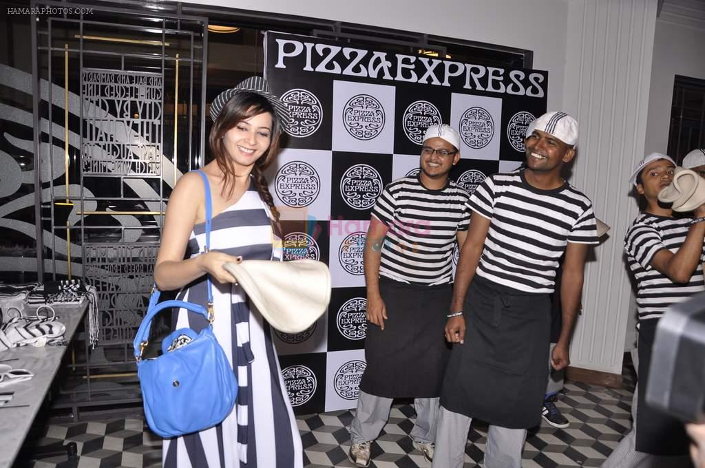 Shonali Nagrani at PizzaExpress Black and White Valentine's Bash in Colaba Restaurant, Mumbai on 12th Feb 2014