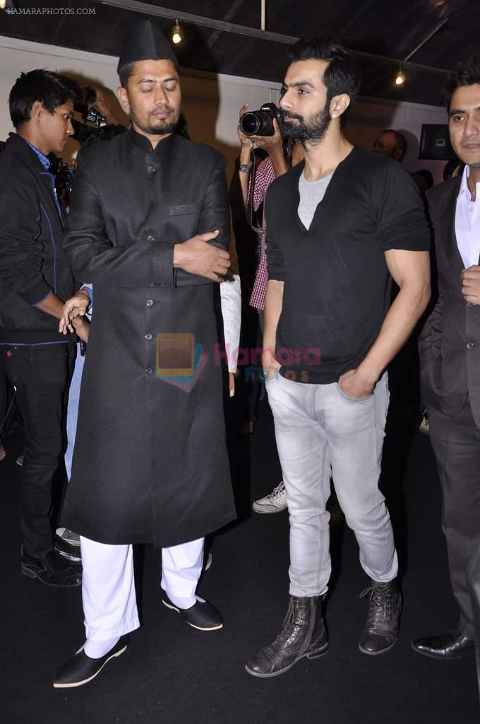 Ashmit Patel at Wajid Khan's art preview in Le Sutra, Mumbai on 15th Feb 2014