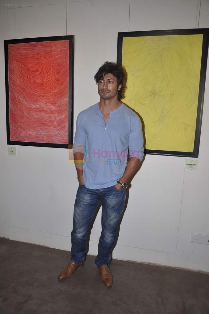 Vidyut Jamwal at Gaurav Bose's art exhibition in Bandra, Mumbai on 15th Feb 2014