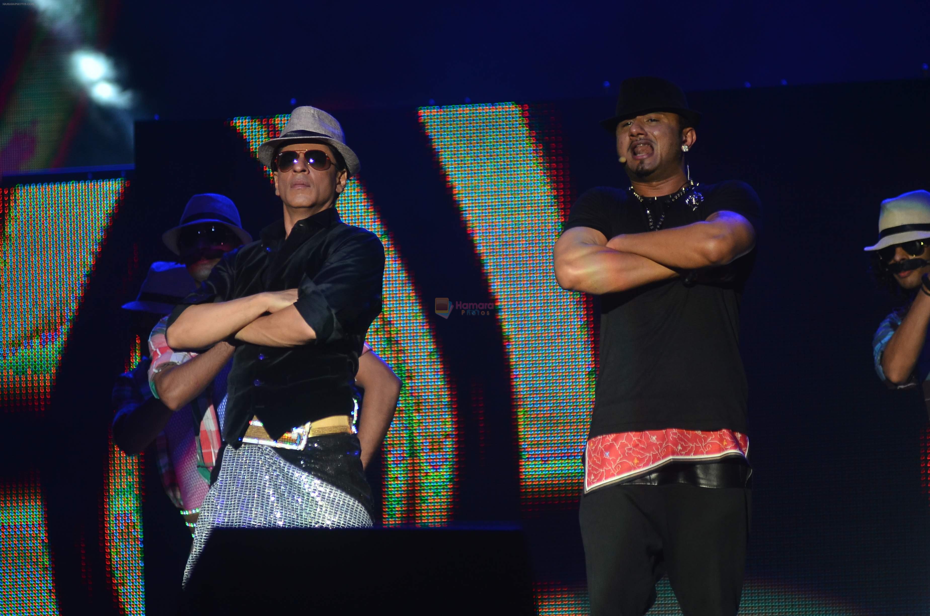 SRK and Yo Yo Honey Singh perform on Lungi Dance for Temptation Reloaded 2014 Malaysia1