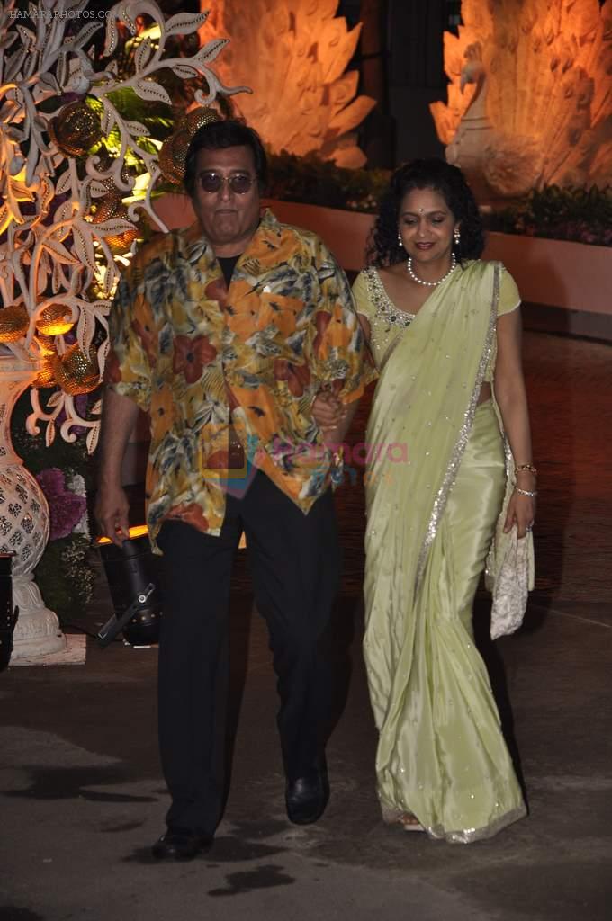 Vinod Khanna at Kokilaben Ambani's party in Colaba, Mumbai on 16th Feb 2014